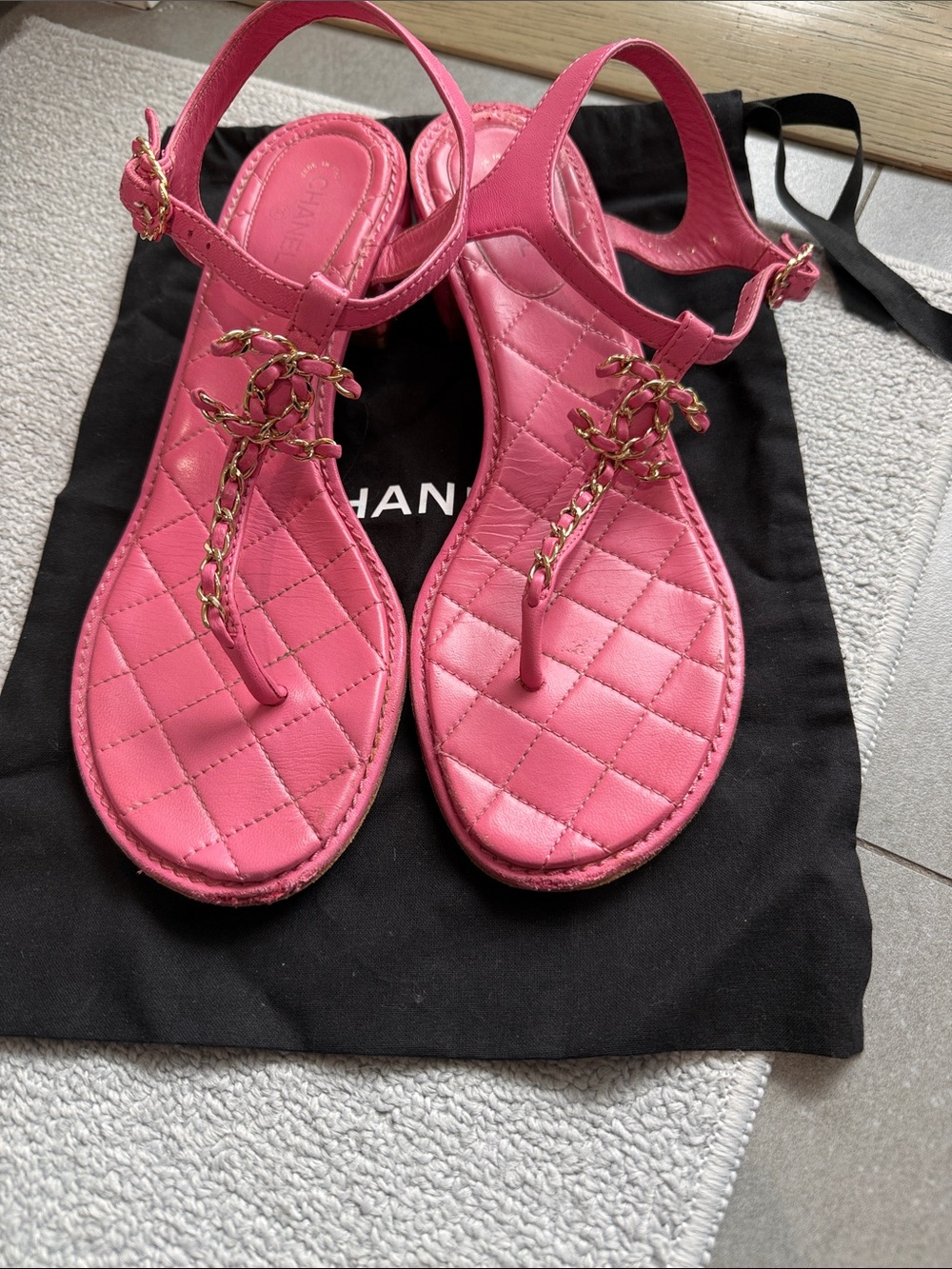CHANEL Quilted Thong Sandal 40.5 Pink Block Heel Gold Hardware CC Interlocking